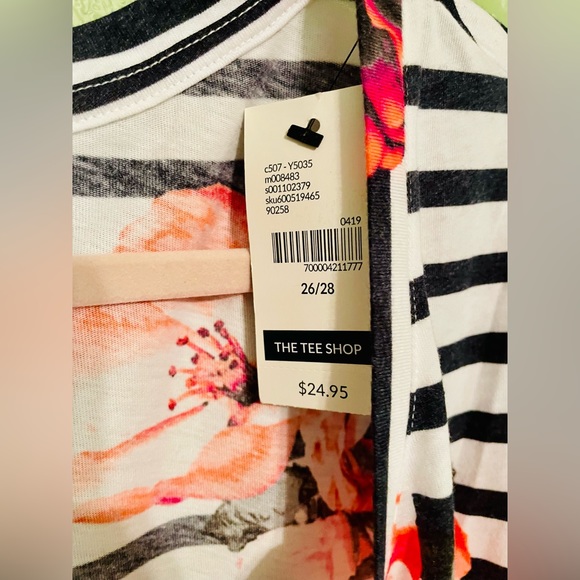 Tee (Lane Bryant) - Picture 3 of 4